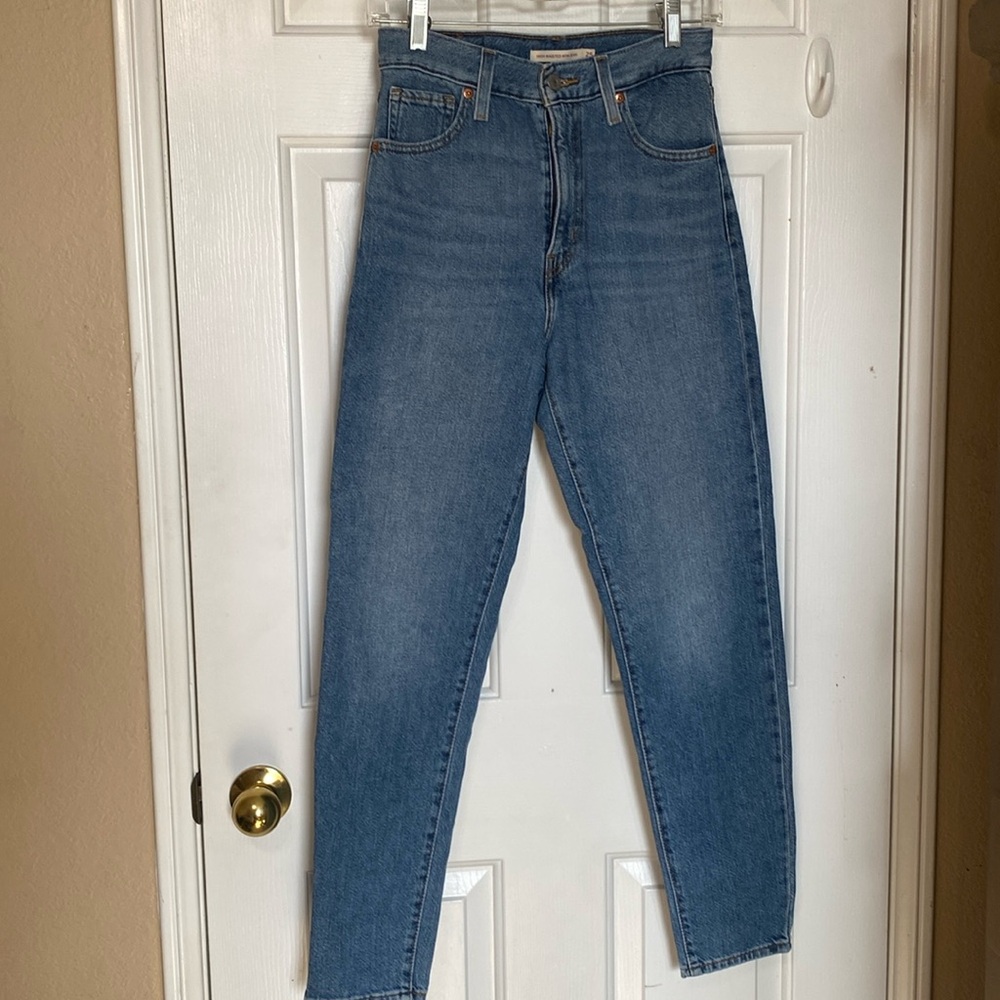 Levi’s high waisted mom jean